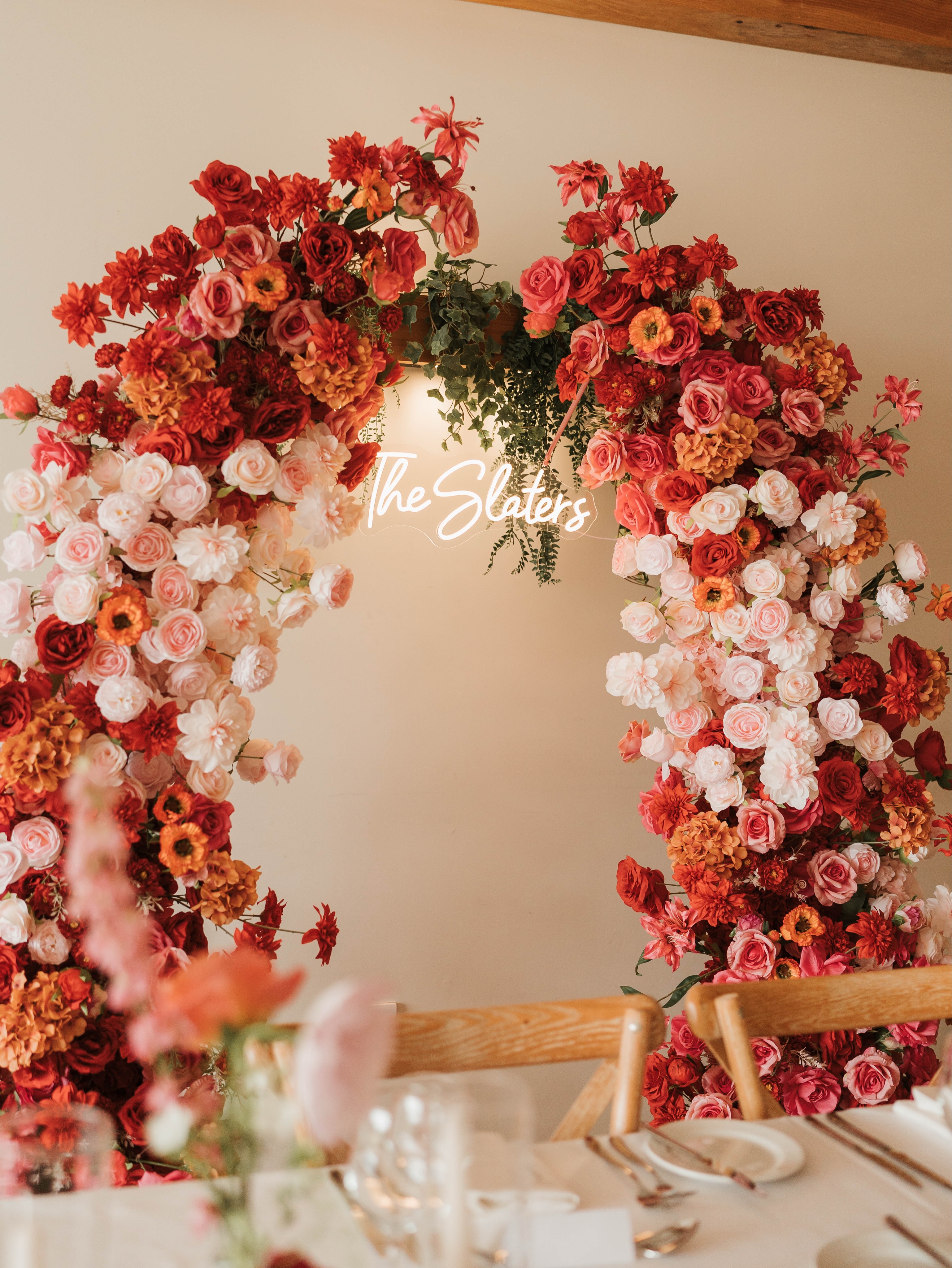 ‘Juliet’ Flower Arch - the most romantic backdrop to frame a sweetheart table 😍 This time with orange florals added to match Maya and Harry’s gorgeous colour palette @hanburybarnsvenue 🧡🌸
.
Incredible photography by @photographybyamielouise
.
#flowerarch #weddingflowers #floralbackdrop #sweethearttable #artificialflowers
