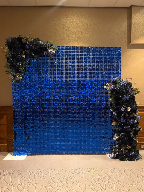 💙✨ Midnight blooms for a @tropicskincare Timeless Twilight event. A sapphire blue sequin wall complemented custom moody blue florals to fit the brief @thebelfryhotelandresort ✨
.
#tropicskincare #sequinwall #floralbackdrop #shimmerwall #midnightbloom
