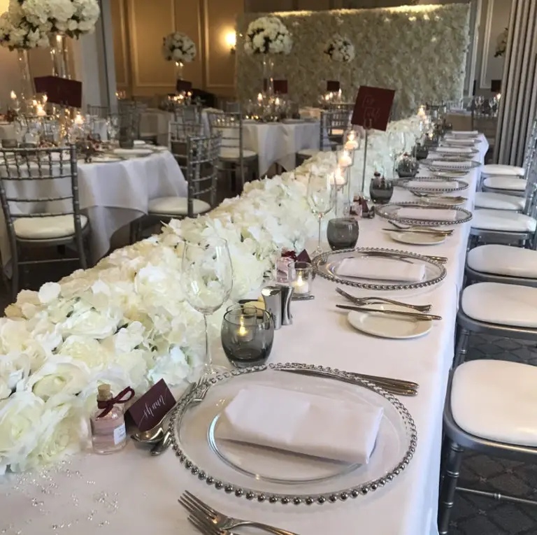 Read more about the article Benefits of Artificial Flower Centrepieces