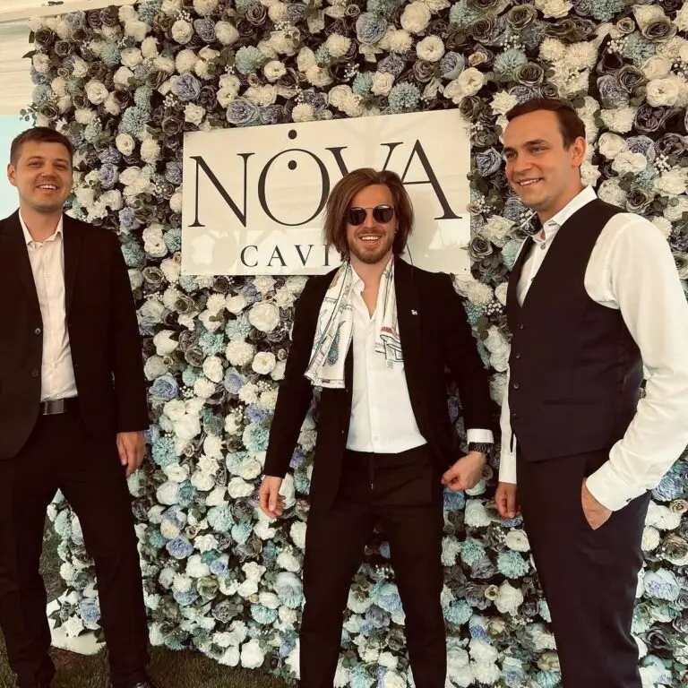 Read more about the article How to Choose a Flower Wall